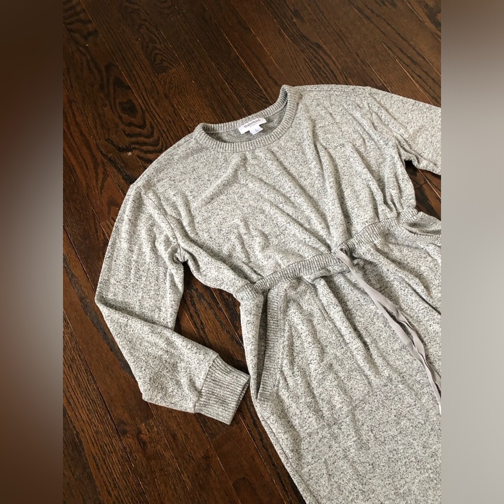 Motherhood Maternity M Grey Long-Sleeved Tie-Waist Midi Sweater Dress w/Pockets - Picture 2 of 10